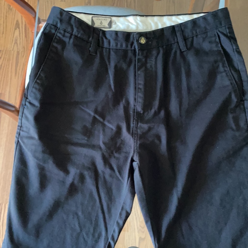 Volcom shorts - Picture 2 of 4